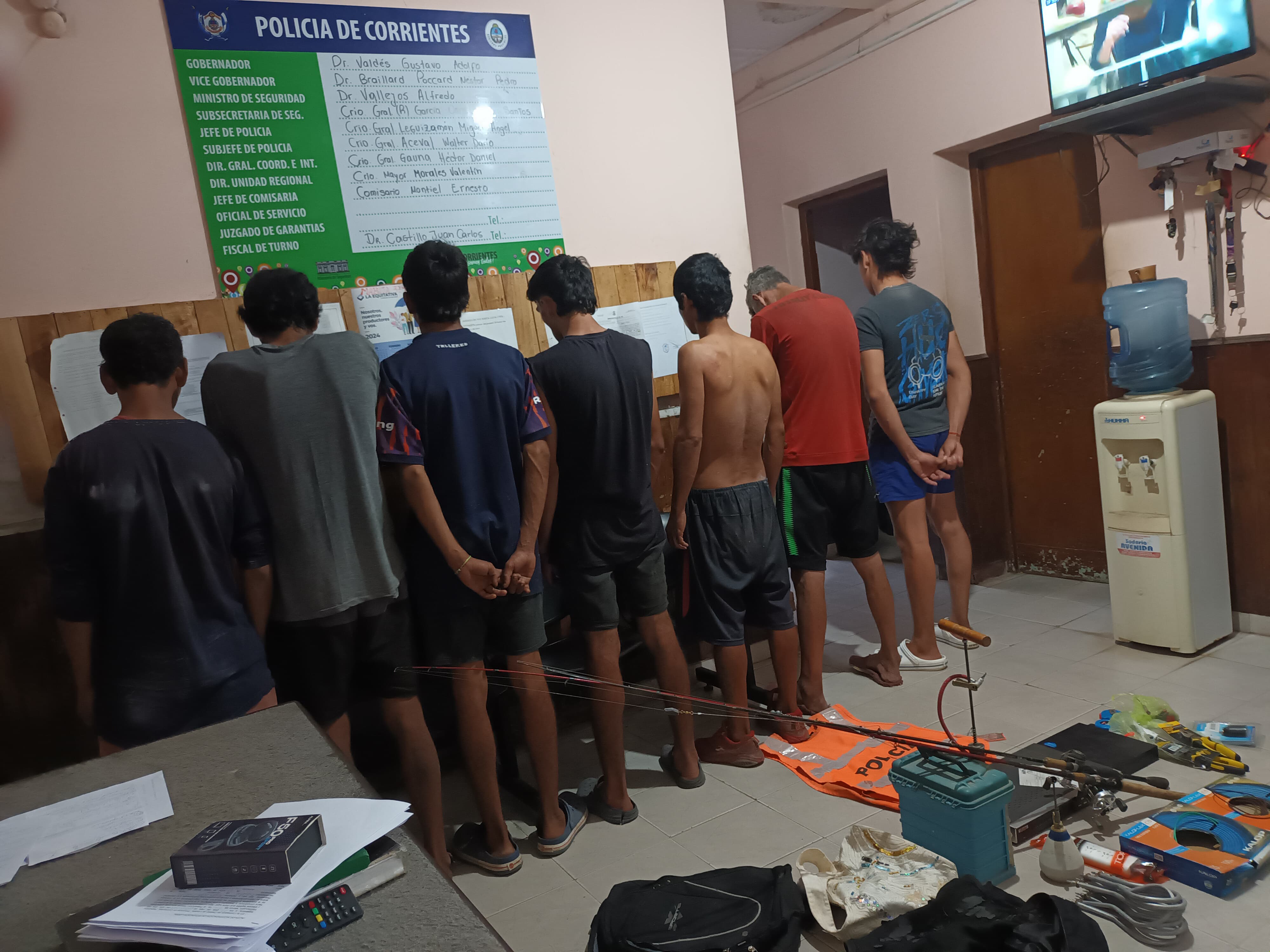 Operativo policial en Lavalle: secuestro de elementos y detención de siete personas por robo