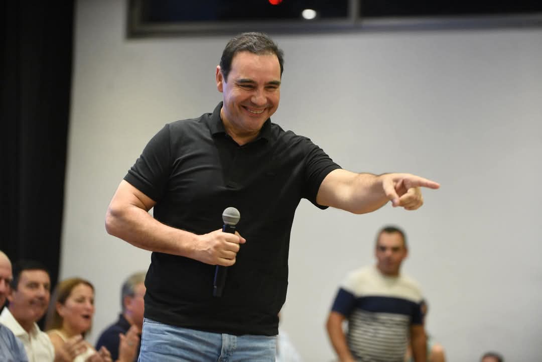 "Corrientes no recibe órdenes de Buenos Aires", arengó Valdés al asumir en la UCR provincial