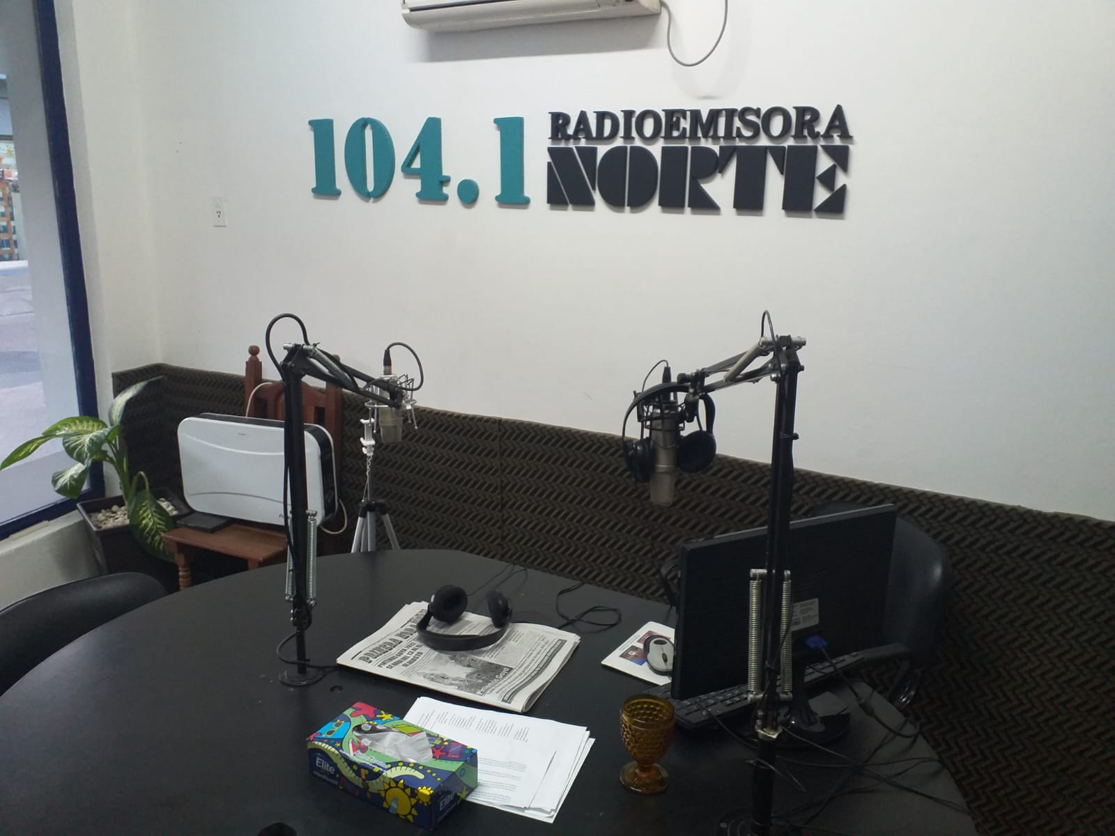 ¡FELIZ DÍA COLEGAS PERIODISTAS! LES DESEA FM NORTE 104.1 Y DIARIO PRIMERA HORA