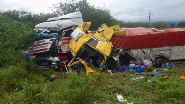 Formosa: murió un joven y otro resultó herido de gravedad tras el choque de tres camiones