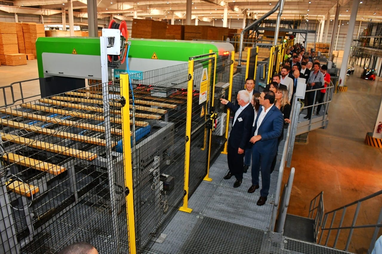 Valdés inauguró en Virasoro, la primera planta procesadora de maderas más grande de Latinoamérica