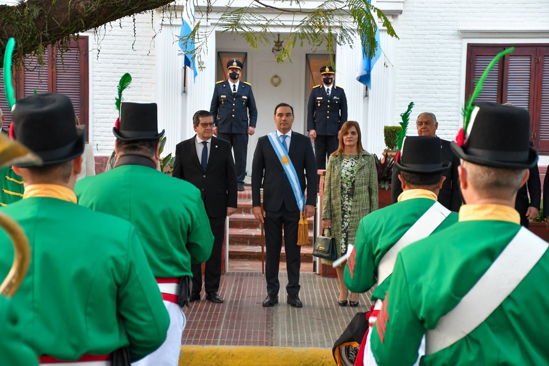 El gobernador Valdés encabeza los actos en conmemoración del 214° aniversario de la Revolución de Mayo