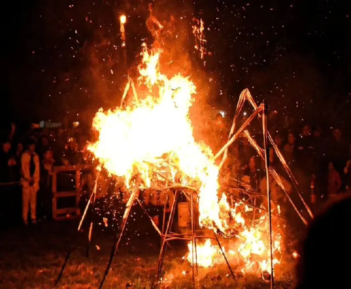 TRADICIÓN Y FE: San Juan Bautista: Quemaron un "mosquito" para ahuyentar el dengue.
