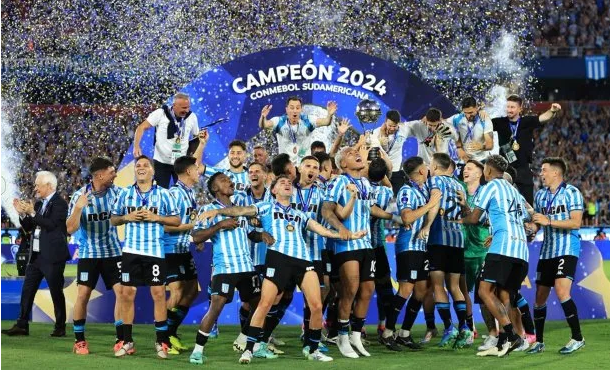 Racing campeón en el Obelisco: Gustavo Costas y los jugadores festejaran con la gente