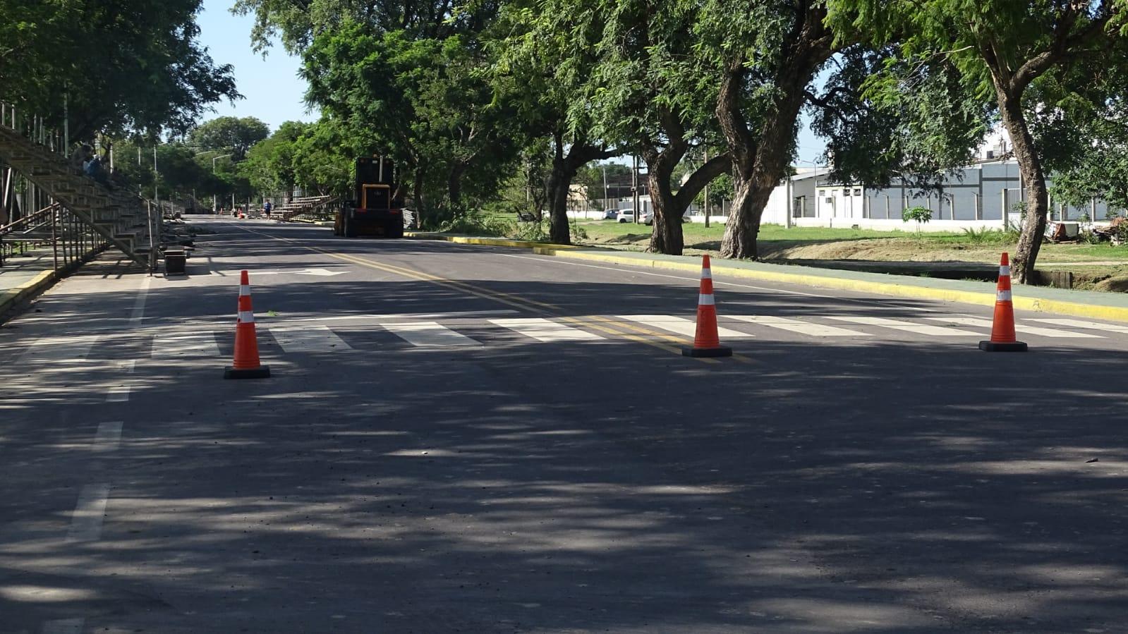 “LEANDRO ALEM”: AVENIDA INTERRUMPIDA  AL TRÁNSITO POR INSTALACIÓN DE ESTRUCTURAS
