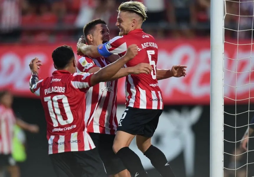Estudiantes bajó a Racing y lidera su zona en el Torneo Apertura
