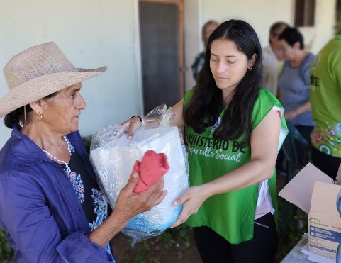 CONTINÚA LA ASISTENCIA A FAMILIAS DE LA ZONA RURAL