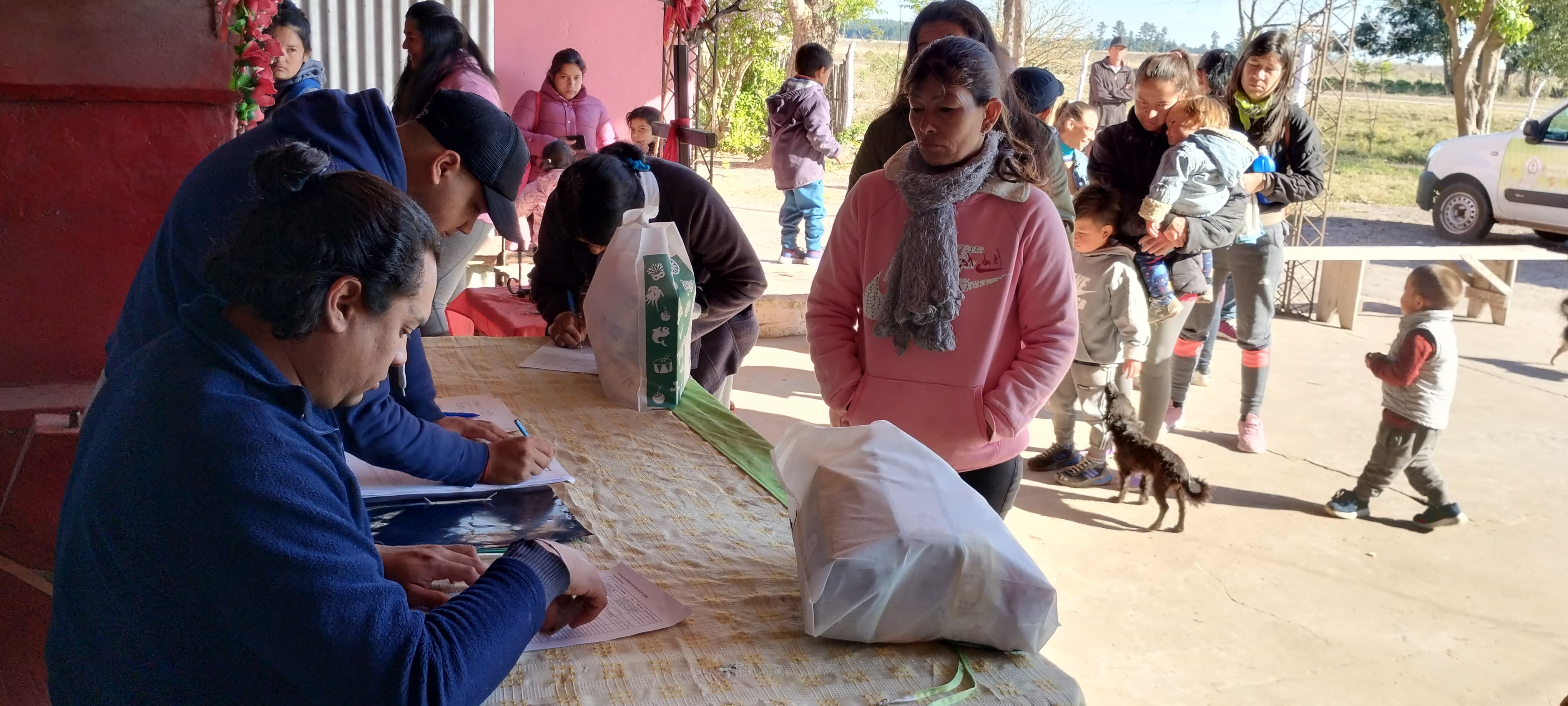ATENCIÓN MÉDICA Y SOCIAL LLEGA A COSTA BATEL: 45 FAMILIAS BENEFICIADAS