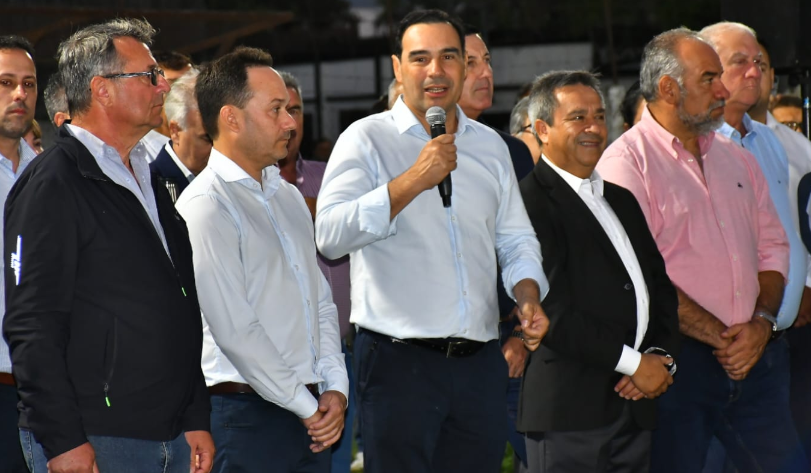 En el Club Central Goya, Valdés inauguró iluminación y anunció construcción de tinglado para la institución