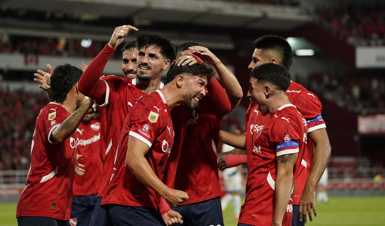A Independiente le alcanzó con un tiempo para aplastar a Godoy Cruz y seguir en lo más alto