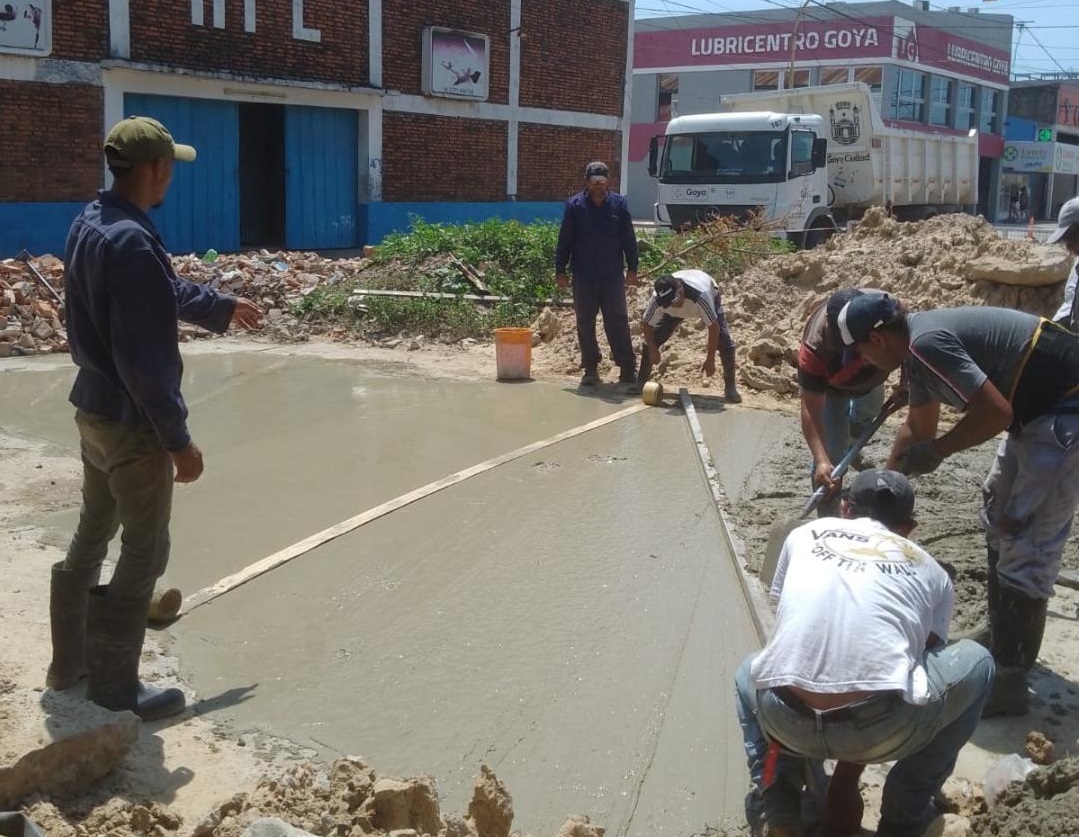 PLAN DE BACHEO: Reparación de hundimiento, cerramiento y sellamiento de pavimento en distintos puntos de la ciudad