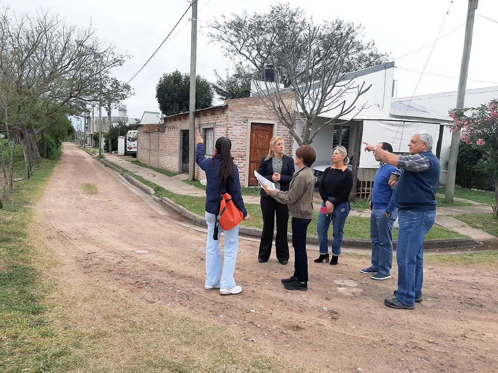 Concejales cotejaron “in situ” calles que se nominarán del Barrio Santa Ana