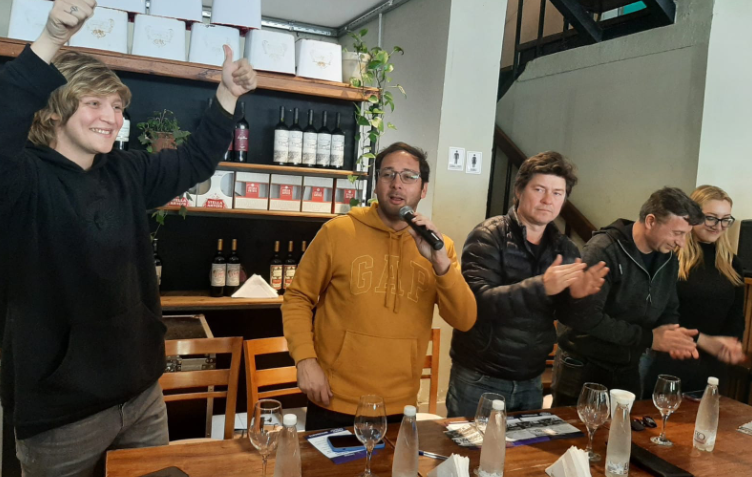 Lisandro Almirón, Iñaki Gutiérrez y Eugenia Rolón presentaron en Goya el proyecto de Milei