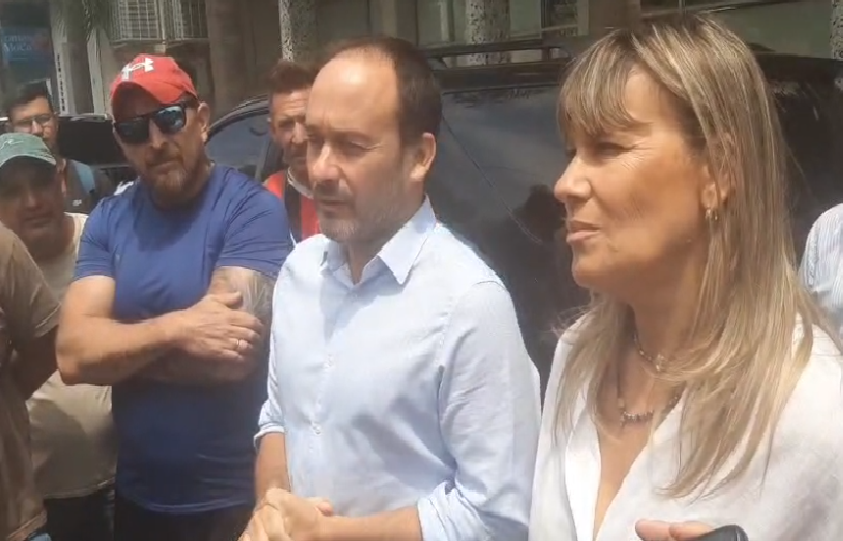 EL INTENDENTE HORMAECHEA Y LA MINISTRA DE INDUSTRIA GABUR, ATENDIERON A LOS EXEMPLEADOS DE ALAL