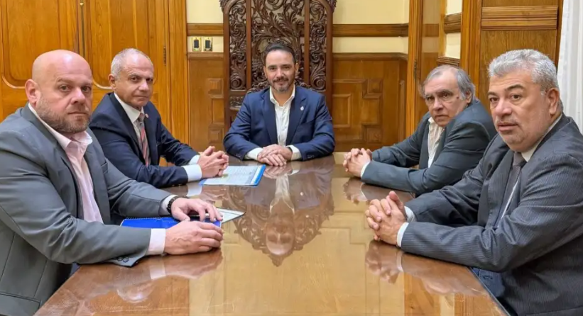 "¿CUÁNDO PAGAN EL 6% DE AUMENTO?": MIENTRAS EL SITRAJ DENUNCIÓ "QUIEBRE INSTITUCIONAL", VALDÉS RECIBIÓ AL STJ