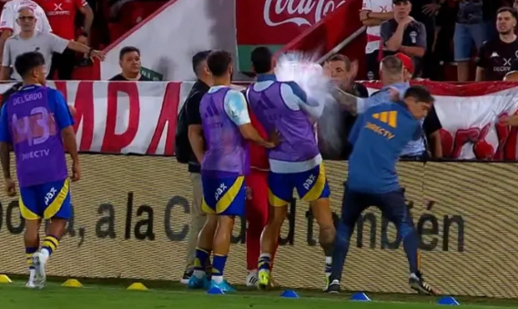 Partido caliente entre Huracán y Boca: Marcos Rojo fue agredido desde la platea