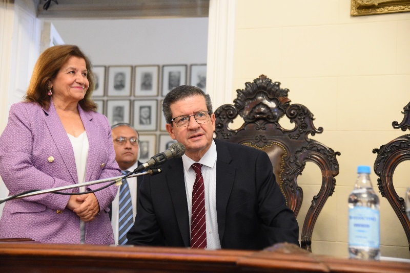 Braillard Poccard destacó el compromiso de Valdés en continuar obras públicas esenciales, finalizar las abandonadas por Nación, y buscar el desarrollo