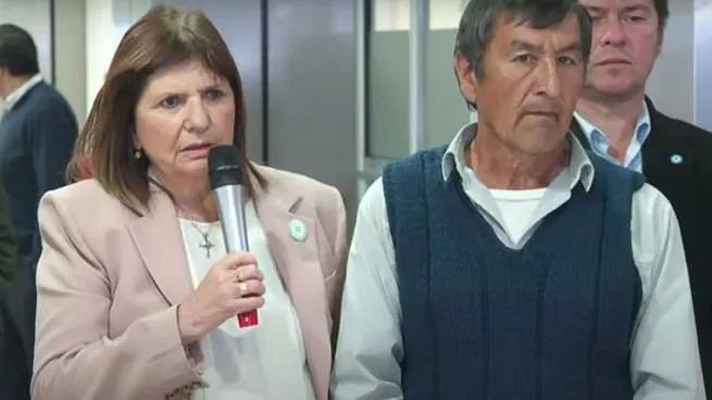 Bullrich con el papá de Loan Peña: "Hay gente que está callando".