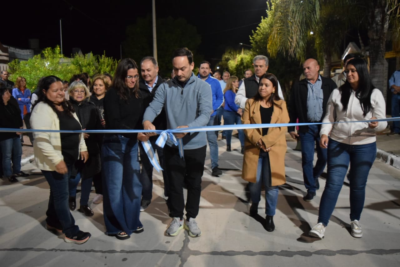 NUEVA INAUGURACIÓN DE CALLE DE PAVIMENTO EN HORMIGÓN ARMADO