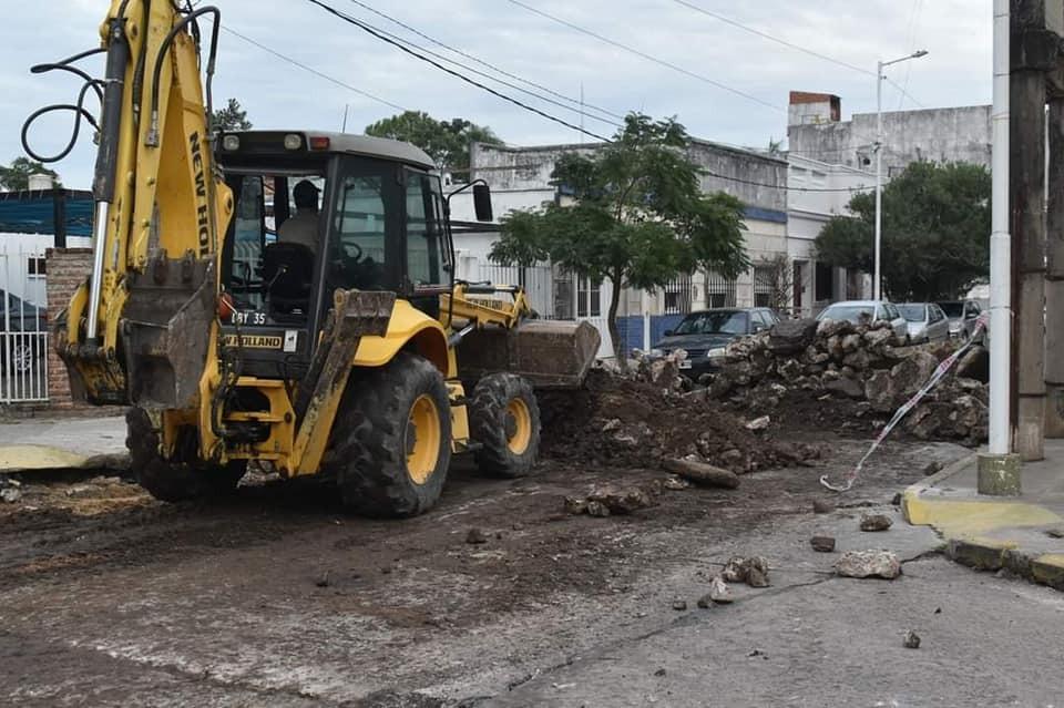 Continúan las obras de reasfaltado de la Calle Belgrano, hasta la Avenida Madariaga.