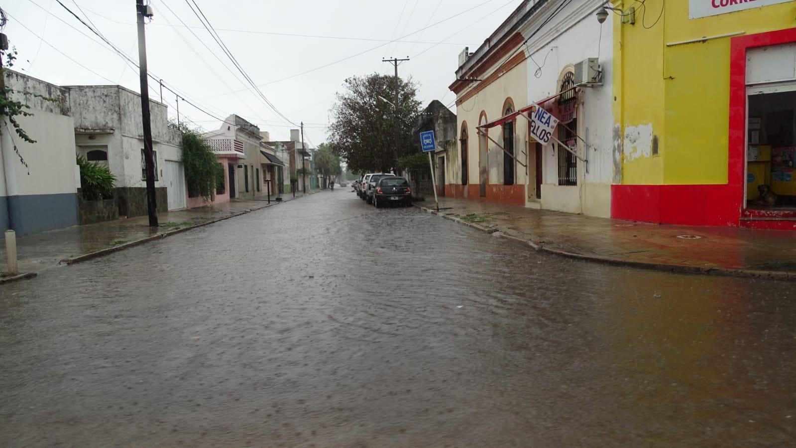 FUNCIONAMIENTO ESTACIONES DE BOMBERO, DURANTE LA MADRUGADA LLOVIERON 120 MILÍMETROS