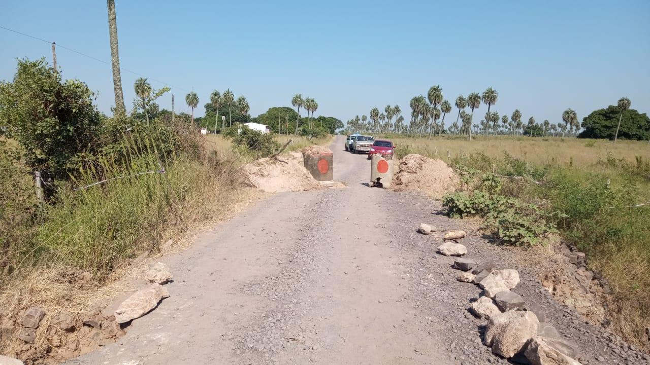 CAMINO RURAL CLAUSURADO: Por socavamiento de alcantarilla