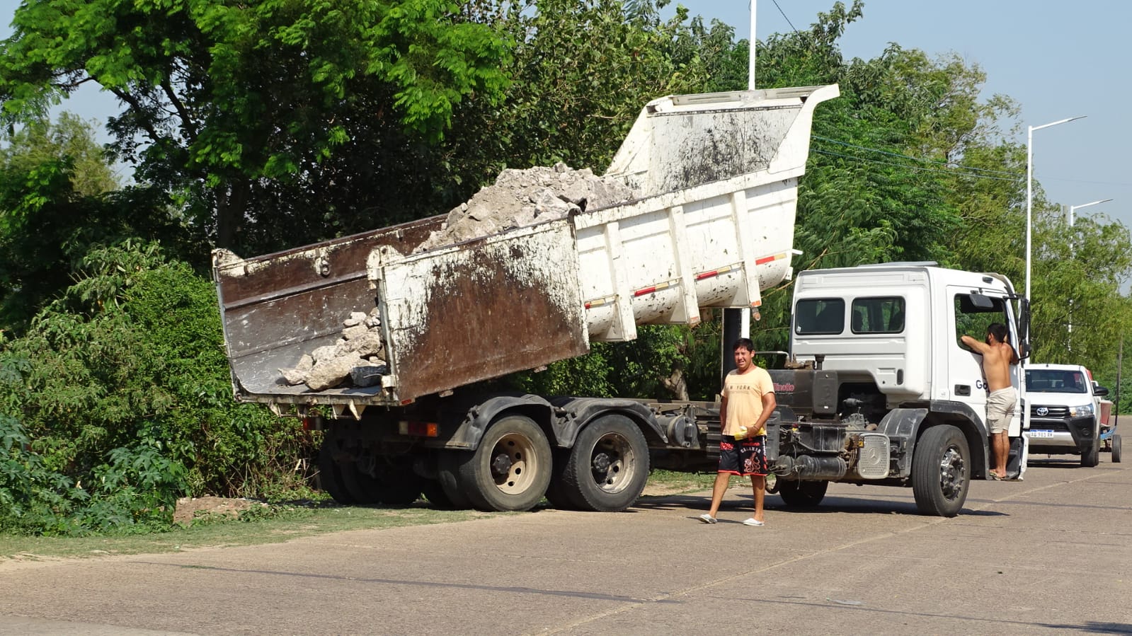 MUNICIPALIDAD DE GOYA ASISTE A VECINOS RIBEREÑOS DE ZONA DEL PUERTO
