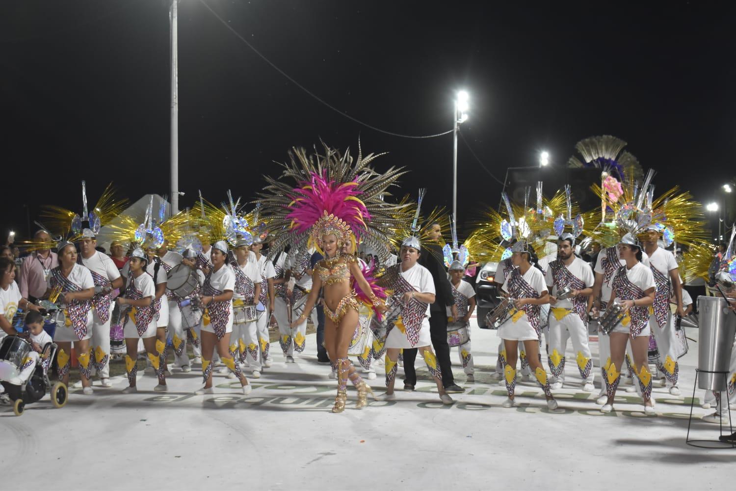 BRILLO LA LUNA CARNAVALERA EN LA PRIMERA NOCHE DE CARNAVALES GOYA