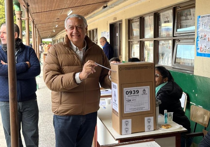 Cassani instó a la participación para más y mejor democracia:  “A más participación,  más legítima estará nuestra democracia… Es el granito de arena para definir futuro”, señaló Cassani desde la Escuela 66 de Goya.