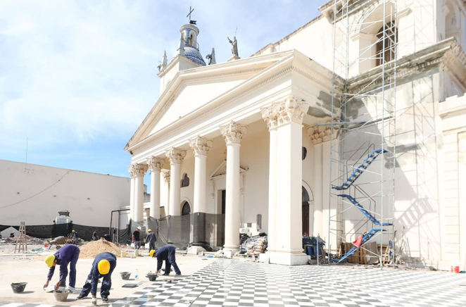 La Provincia restaura integralmente la fechada  de la Catedral de Corrientes   