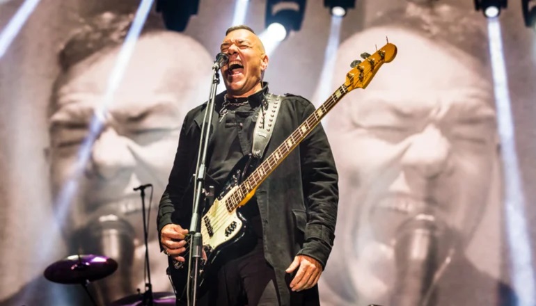 El cantante de Catupecu Machu criticó a Milei durante su show en Corrientes