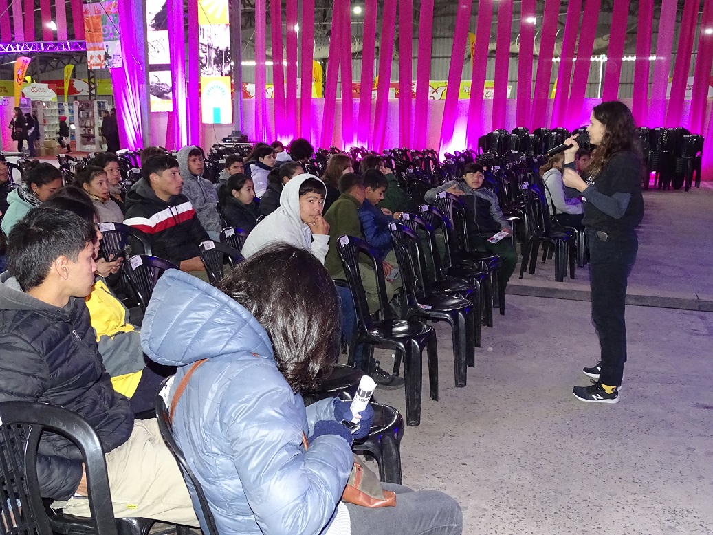 DE DÓNDE VENGO, HACIA DÓNDE VOY: MAURO SANTAMARÍA Y SU VITAL CHARLA EN LA FERIA DEL LIBRO