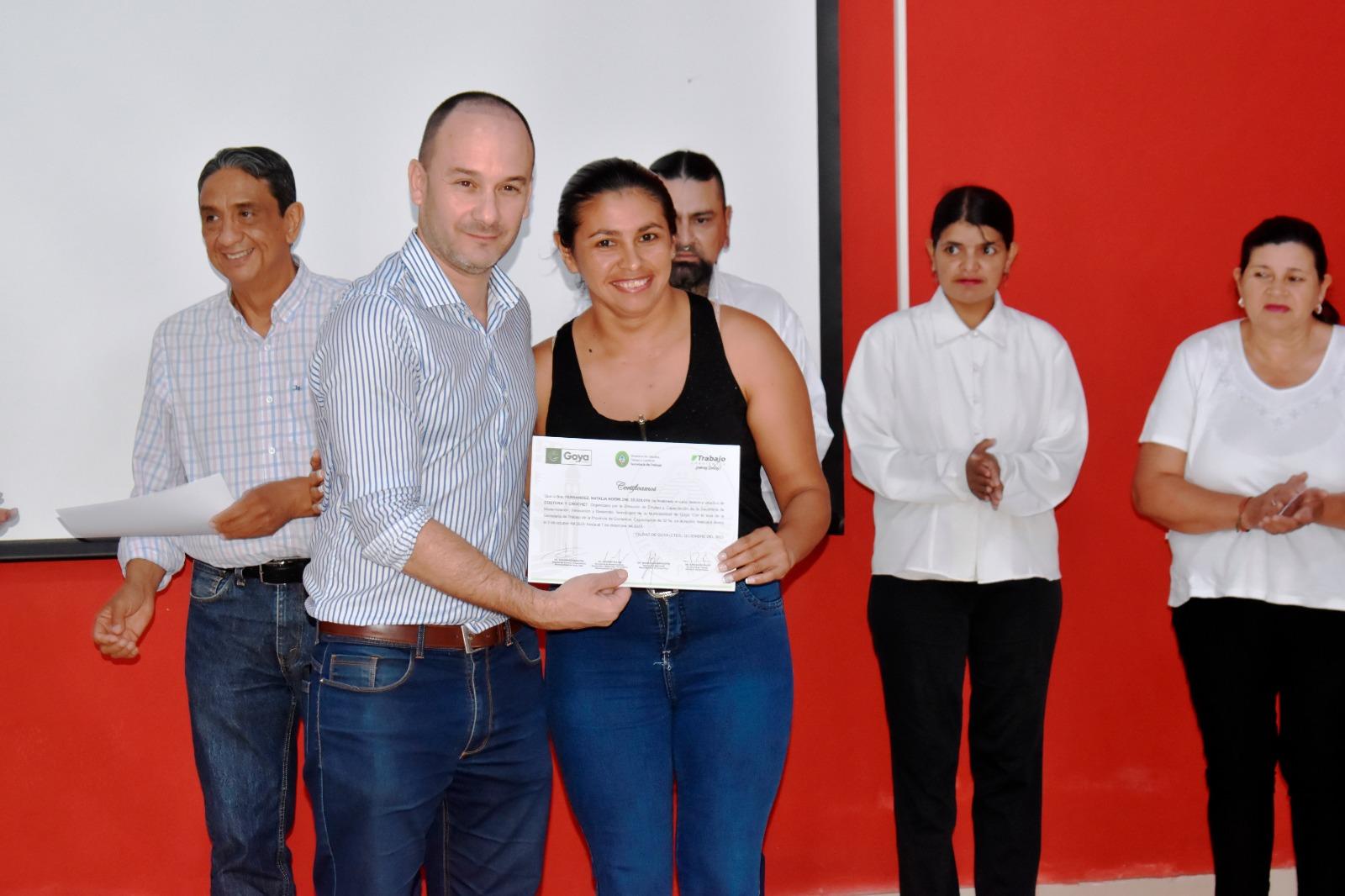 CEREMONIA DE ENTREGA DE CERTIFICADOS A EGRESADOS DE CURSOS DE CAPACITACIÓN EN OFICIOS EN CASA DEL BICENTENARIO