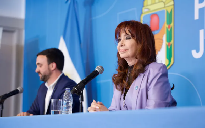 "Vienen por ella, vamos con ella": la convocatoria a la caminata para acompañar a Cristina a Comodoro Py