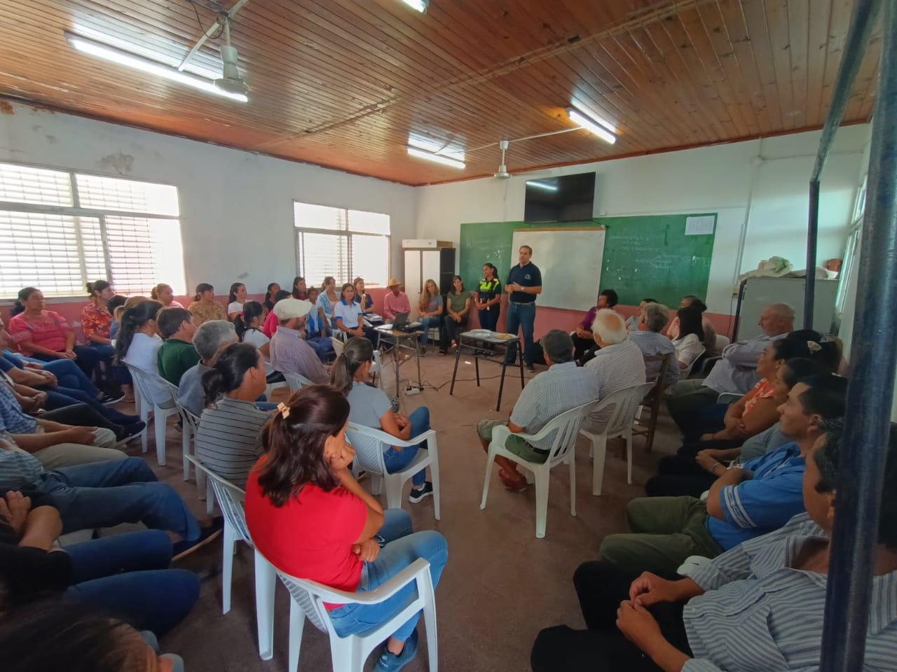 DIRECCIÓN DE TRÁNSITO EN COLEGIO DE PARAJE ÁLAMOS