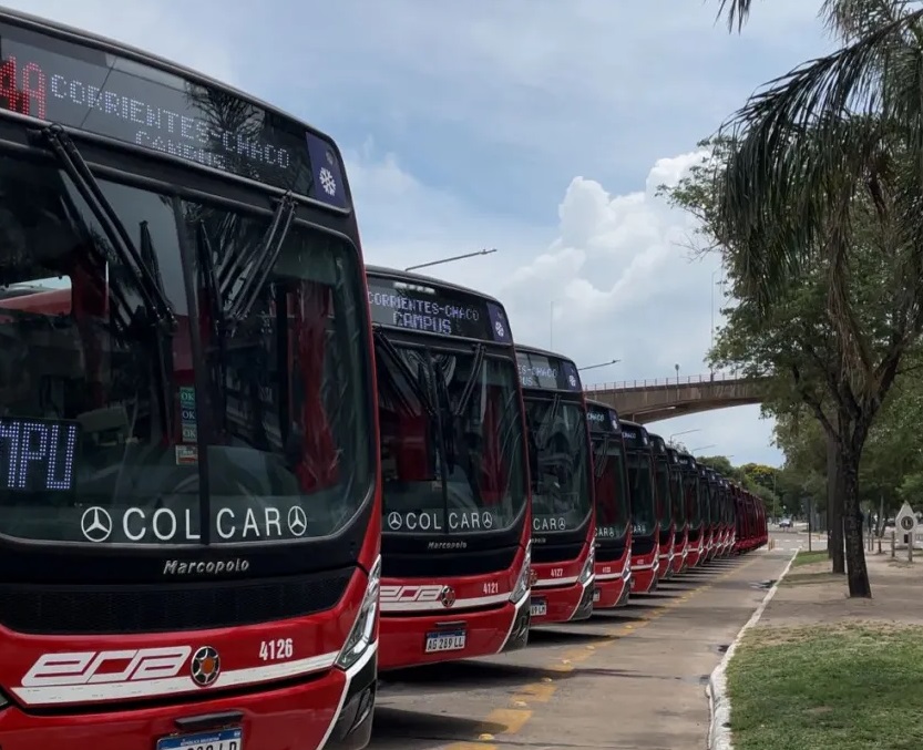 Valdés acompañó a Tassano en la presentación de unidades 0 km de transporte público de pasajeros