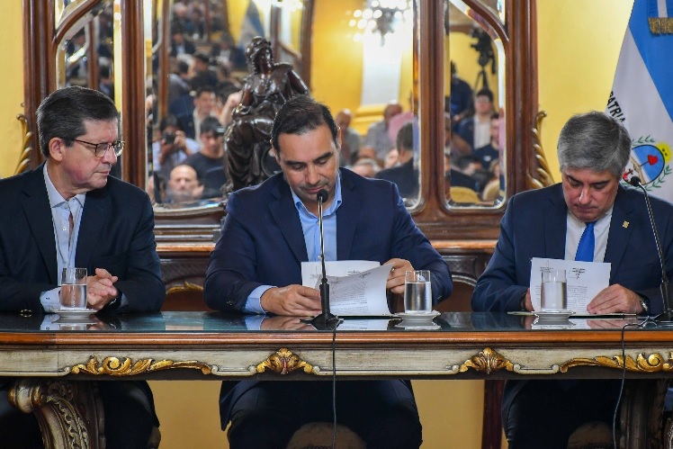 Valdés firmó convenio con la UNNE para ampliar el acceso a las carreras de ingeniería
