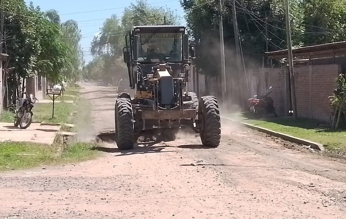 CON VARIOS FRENTES AVANZAN LAS OBRAS DE PAVIMENTO Y CORDÓN CUNETA