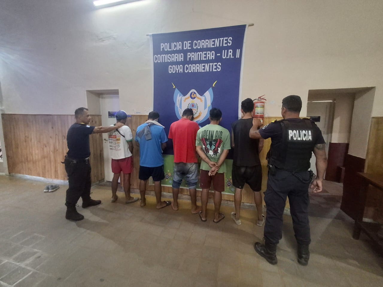 OPERATIVO EN PLAZA MITRE: LA POLICÍA DE GOYA APREHENDIÓ A SIETE CUIDACOCHES POR CONTRAVENCIONES