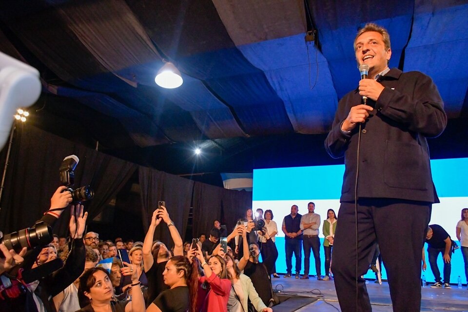 Sergio Massa y Axel Kicillof, los protagonistas del Día de la Lealtad en Arsenal