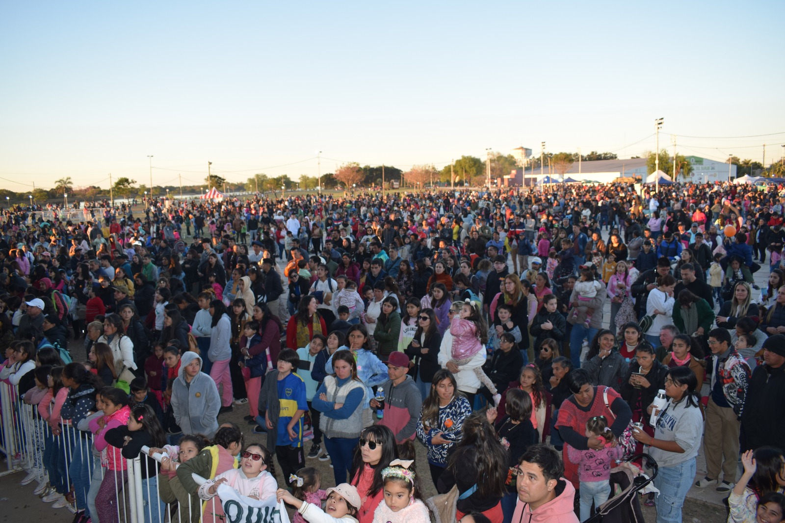 MULTITUDINARIA CONVOCATORIA DE LAS FAMILIAS DE LA CIUDAD Y EL CAMPO EN COSTA SURUBI