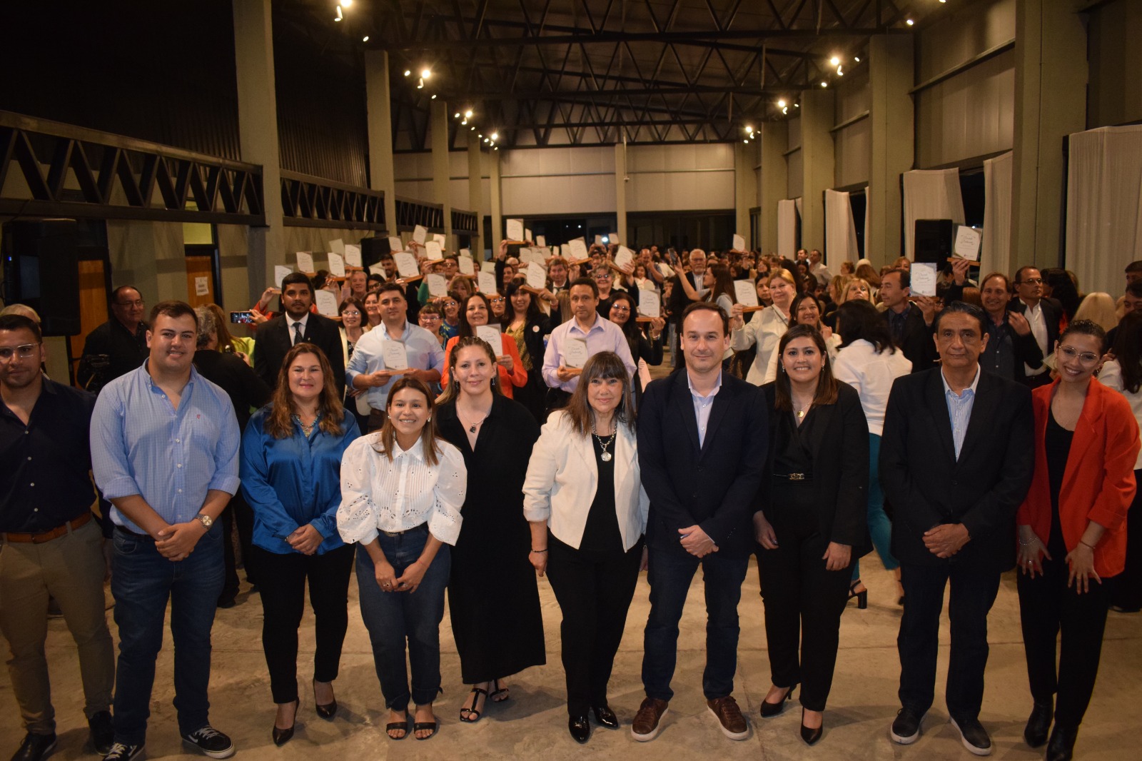 70 Docentes de todos los niveles recibieron su reconocimiento en la ceremonia realizada el miércoles en el SUM de Costa Surubí   