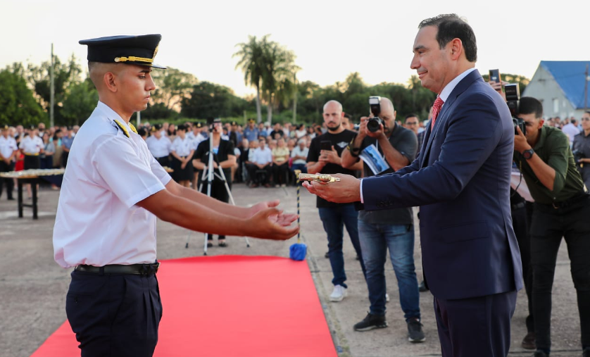 Egreso de oficiales: al encabezar acto, Valdés abogó por una Policía más moderna e instruida