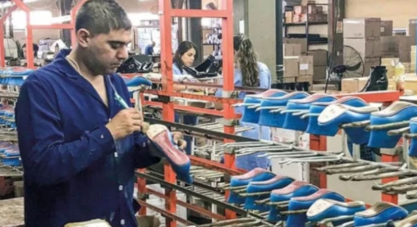 Fin de una era: un gigante del calzado deportivo cierra su fábrica en Argentina
