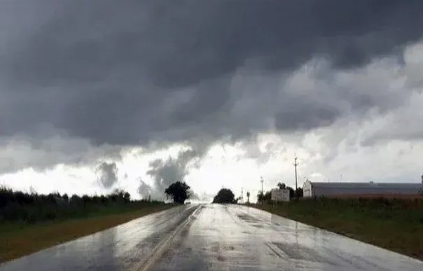Domingo caluroso y con alertas roja y naranja en Corrientes