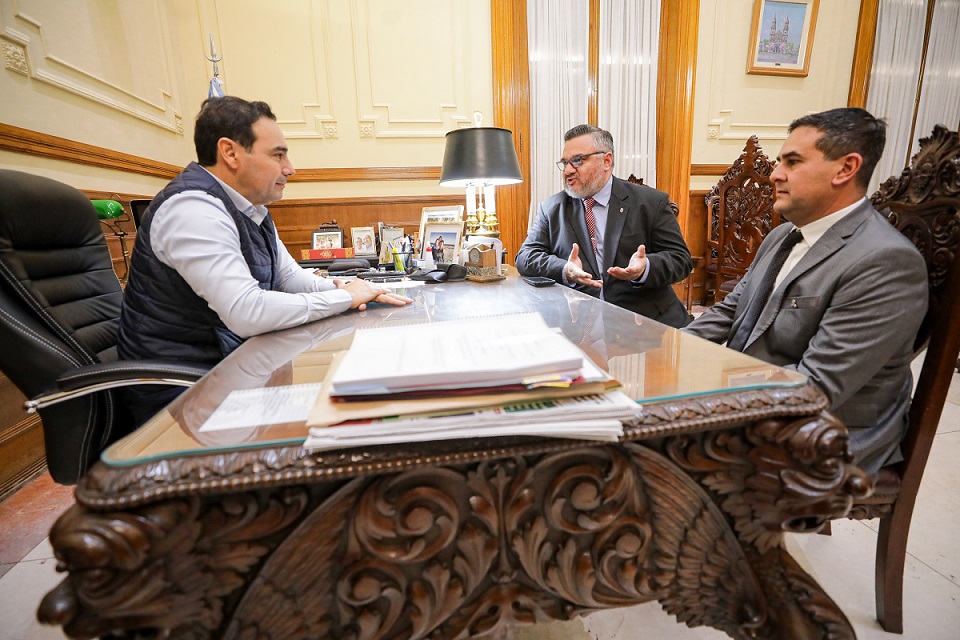   ENCUENTRO INSTITUCIONAL VALDÉS ABORDÓ AGENDA DE OBRAS JUNTO A INTENDENTES DEL INTERIOR