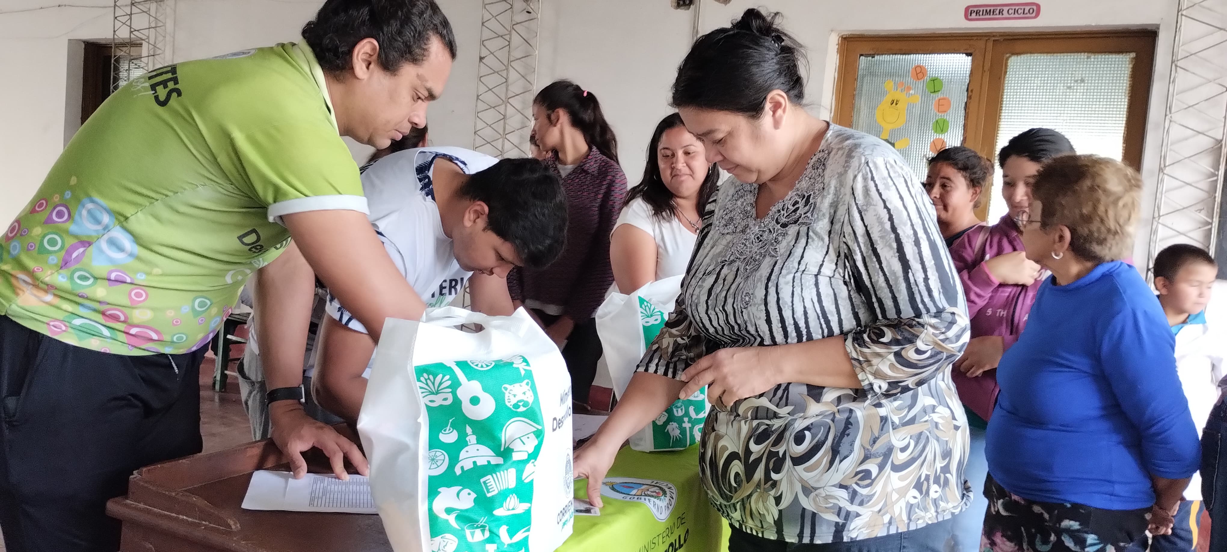  ENTREGARON POTABILIZADORES EN MARUCHITAS Y ATENDIERON A LOS POBLADORES