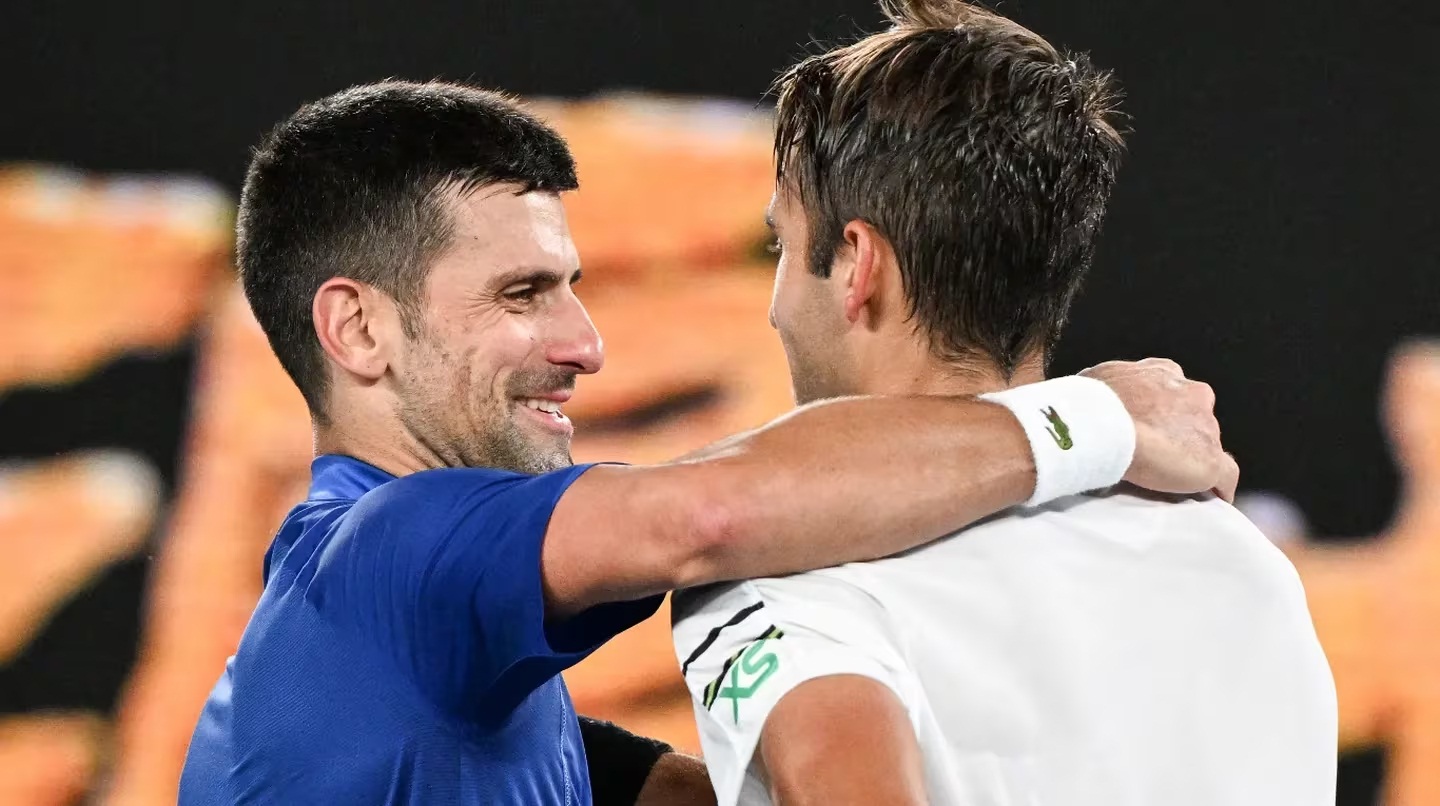 Tomás Etcheverry perdió ante Novak Djokovic y no quedan representantes argentinos en el Abierto de Australia