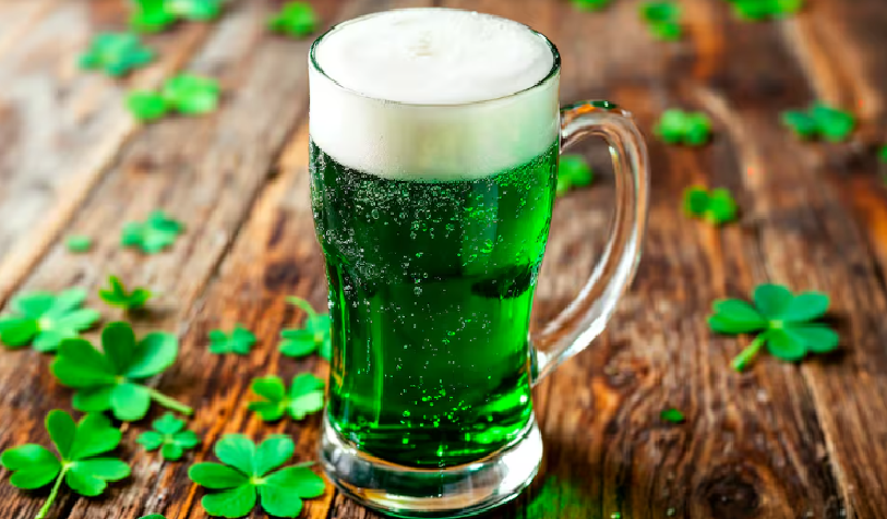 Día de San Patricio: cómo preparar la clásica cerveza verde en simples pasos