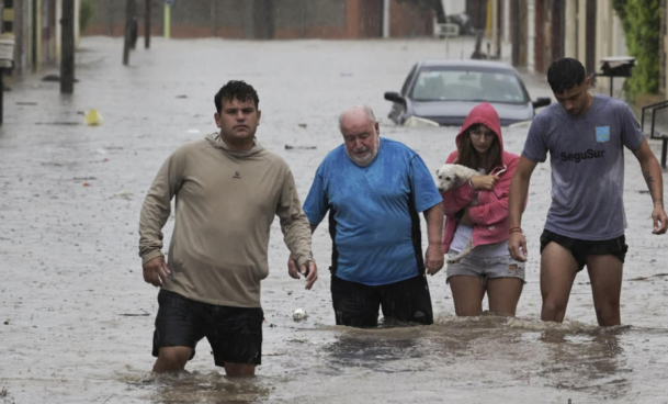 Temporal en Bahía Blanca: 13 muertos, más de 1.300 evacuados y destrozos